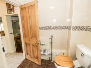 Apple Tree Cottage - Bathroom