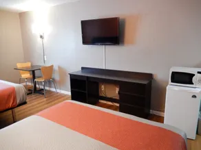 Motel 6-Rossford, OH - Chambre