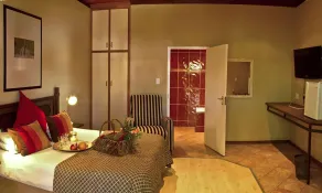 Out of Africa Town Lodge - Quarto