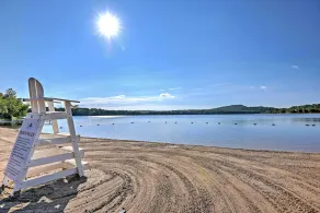 Deck & Fire Pit: Pocono Lake Home Near Skiing! - Interiør