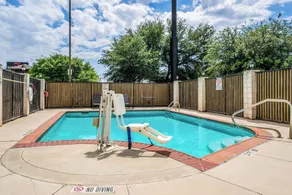Comfort Suites Near Texas State University - Piscine