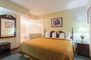 Eco Lodge Inn & Suites Bentonville near I 49 - Værelse