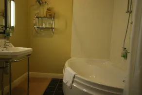 The Sun - Bathroom