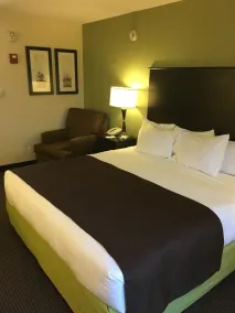 AmericInn by Wyndham Fairfield - Habitación