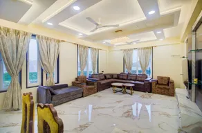 RR Villa Mahabaleshwar - Living area
