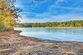 Lakefront Hartwell Retreat w/ Gas Grill & Deck! - Innvendig