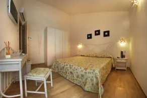 Smart Suite & Apartments - Room