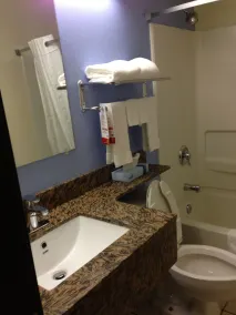 Super 8 by Wyndham New Castle - Salle de bain
