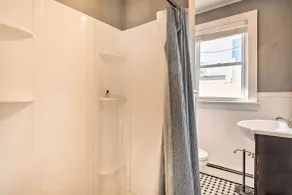 Pet-friendly Belmar Cottage < 1 Mi to Beach! - Badeværelse