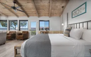 Sky Ranch Lodge - Room