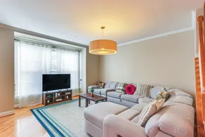 Modern 3BR Townhome 3 Mi to Dulles & Reston TC - Interior