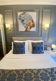 12 rooms hotel - Room