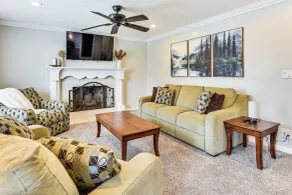 Mountain-view Retreat w/ Hot Tub in Centerville! - Interiör