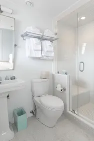 Harborview Nantucket - Bathroom