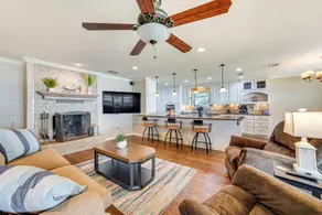 Waterfront Retreat w/ Dock on Cedar Creek Lake! - Innvendig