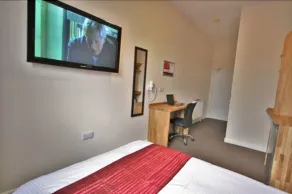 Central Hotel Gloucester by RoomsBooked - Room