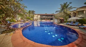 Royal Orchid Beach Resort & Spa, Goa - Piscina