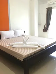 Lert Sri Hotel - Chambre