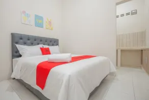 RedDoorz near Ciputra Golf Surabaya - Room