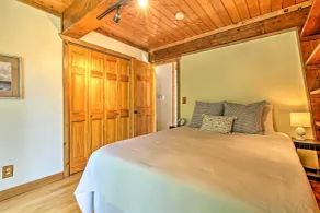 Walk to Tuttle Creek Lake: Secluded Scenic Retreat - Interiør