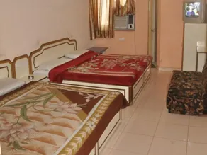 AASHIRWAD HOTEL - Rum