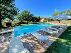 Detached villa - sleeps 10 - pool - pergola - playground for children - wifi - Piscina