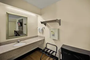 Red Roof Inn Chapel Hill - UNC - Badezimmer