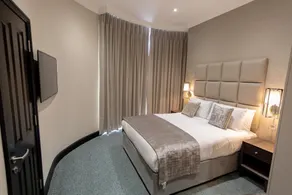 The Crescent Hyde Park - Room