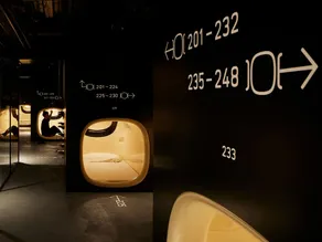 9h nine hours Akasaka - Camera