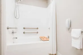 Super 8 by Wyndham Monett - Salle de bain