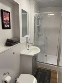Backpackers Blackpool Hotel & Suites - Bathroom