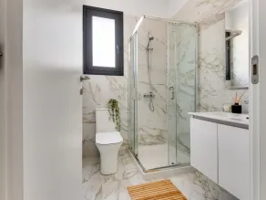 One-Bedroom Apartment with Balcony - Bathroom