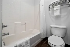 Super 8 by Wyndham Carthage TX - Badezimmer