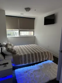 LUXURY DOWNTOWN CONDO TWO BEDROOM - Chambre