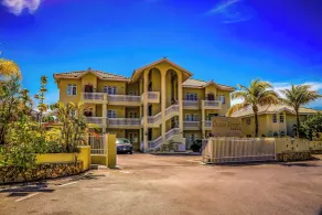 Curacao Luxury Holiday Rentals - Interior entrance