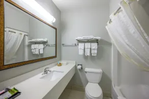 HiWay Inn Express of Broken Bow - Salle de bain