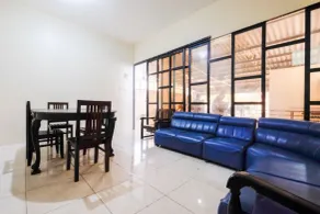 RedDoorz near Universitas Diponegoro Semarang - Lobby sitting area