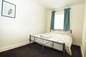 3 Bed Town House - Sleeps 5 - Ensuite - Off Street Parking - Pets Welcome - Wifi - Room