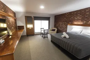 Donald Motor Lodge - Room
