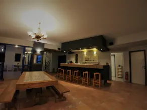 Yacinthos - Interior entrance