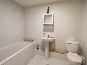 Bakers Yard Cottage - Bathroom