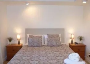Lakefront Apartments,18 LAKE ESPLANADE ROAD - Chambre