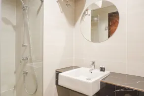 Nice and Comfort Studio at West Vista Apartment By Travelio - Badezimmer