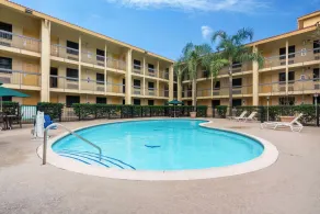 Super 8 by Wyndham The Woodlands North - Piscine