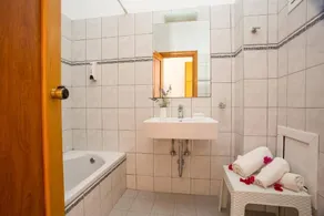Ledras Beach Hotel - Bad