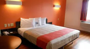 Motel 6-Jourdanton, TX - Rom