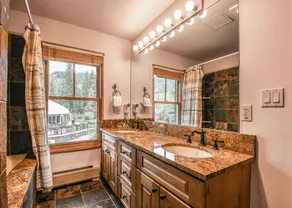 Jack Pine 8008 by SummitCove Lodging in Colorado - Badrum