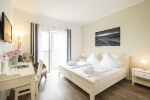 Hotel Pharisäerhof - DAS Hundehotel auf Nordstrand mit Restaurant und Café - Room