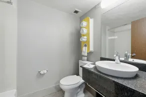 Motel 6 Atlanta GA Atlanta Airport Virginia Ave - Bathroom