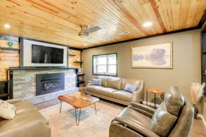Creekside Retreat w/ Mtn Views in Lambsburg! - Interni